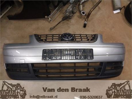 Volkswagen Touran 2003-2006 Voorbumper inclusief grill
