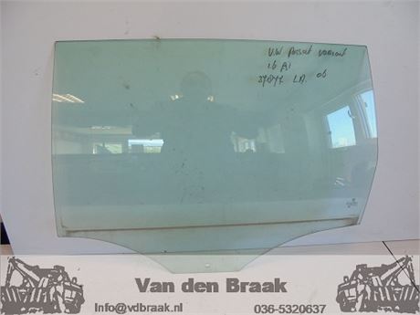 Volkswagen Passat Variant 2005-2010 Portierruit links achter
