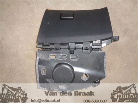 Opel Astra Hatchback 2009-2015 Handschoenkastje