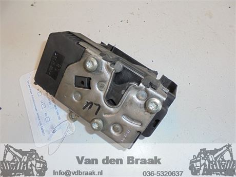 Opel Vivaro 2001-2006 Slotmechaniek linker voordeur