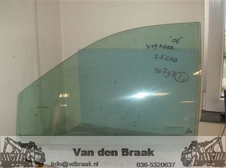 Chrysler Voyager 2004-2008 Portierruit links voor
