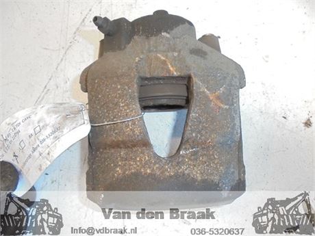 Volkswagen Golf 1.6 TDi 2009-2012 Remklauw rechts voor