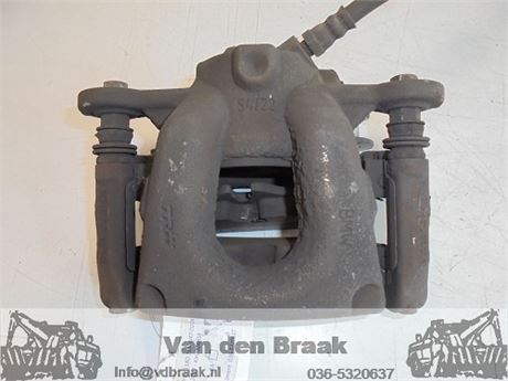 BMW 1 serie E81 118D 2007-2012 Remklauw rechts voorzijde