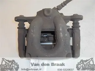 BMW 1 serie E81 118D 2007-2012 Remklauw rechts voorzijde