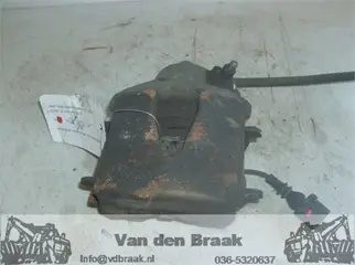 Skoda Octavia (Combi) 1.2 TSi 2009-2013 Remklauw links voor