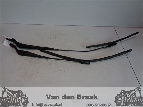 Renault Twingo 2007-2012 Set ruitenwisserarmen voor