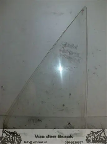 Skoda Felicia Hatchback 1998-2000 Driehoekraam rechts achter