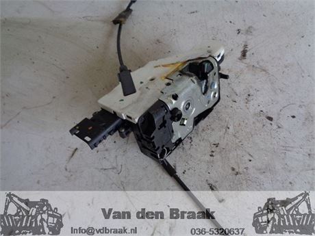 Peugeot 207 5 deurs 2006-2012 Deurslot rechtsvoor