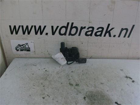 Audi A1 2010-2015 Slotmechaniek motorkap links