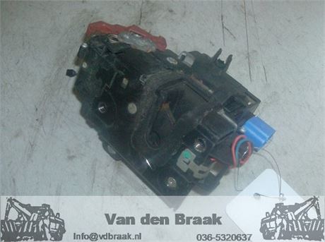 Skoda Fabia Combi 2008-2014  Deurslot links voor