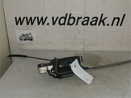 Skoda Fabia Combi 2010-2014  Deurslot links voor