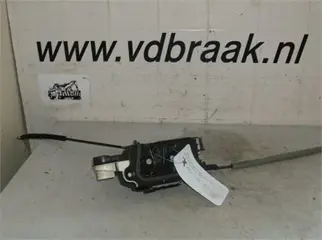 Skoda Fabia Combi 2010-2014  Deurslot links voor