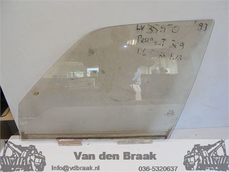 Peugeot 309 5 drs Hb 1989-1993 Portierruit links voor