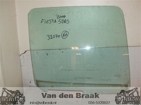 Ford Fiesta 5 deurs 1995-2002 Portierruit rechts achter