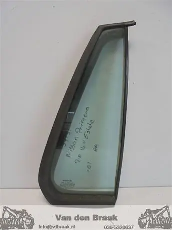 Nissan Primera Estate 1998-2002 Scheerraam rechts achter