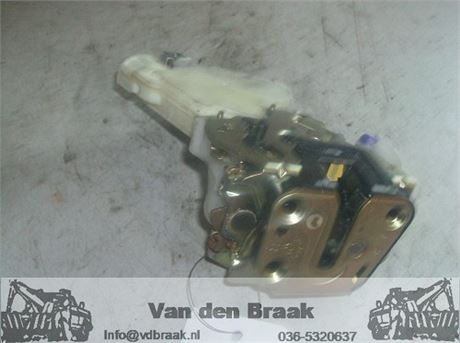 Nissan X-Trail 2004-2007 Deurslot rechts achter