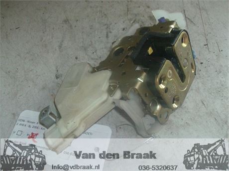 Nissan X-Trail 2004-2007 Deurslot rechts voor