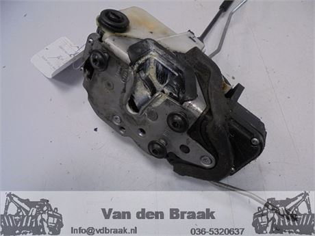 Opel Astra Tourer 2010-2016 Deurslot rechtsachter