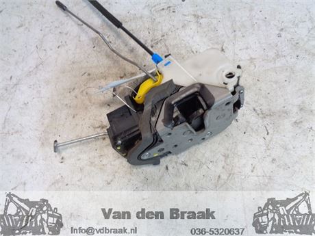 Opel Astra 5drs Hatchback 2009-2015 Deurslot linksachter