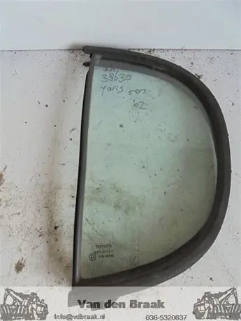 Toyota Yaris 5 drs 1999-2005 Driehoekraam links achter