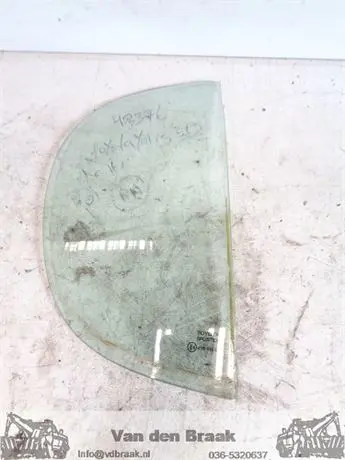 Toyota Yaris 5 drs 1999-2005 Driehoekraam rechts achter
