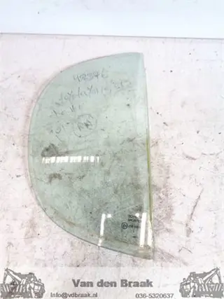 Toyota Yaris 5 drs 1999-2005 Driehoekraam rechts achter