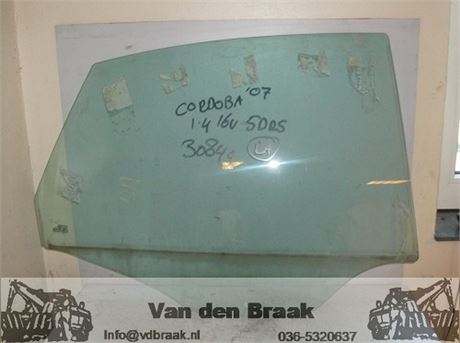 Seat Cordoba 4 deurs 2003-2009 Portierraam rechts achter