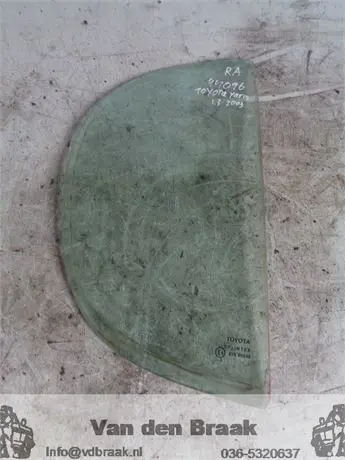 Toyota Yaris 5 drs 1999-2005 Driehoekraam rechts achter
