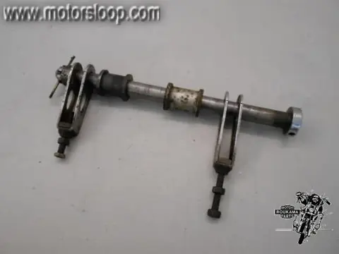 Honda CB500F Achterwiel as met spanners