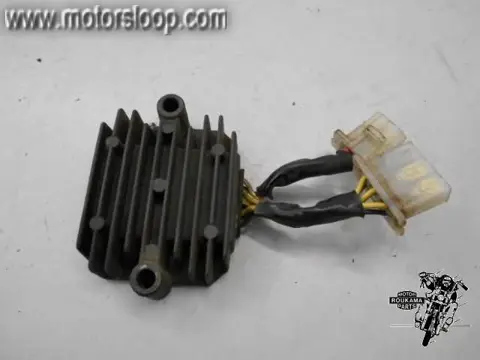 Honda CB650Z(RC03) Spanningsregelaar