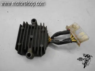 Honda CB650Z(RC03) Spanningsregelaar
