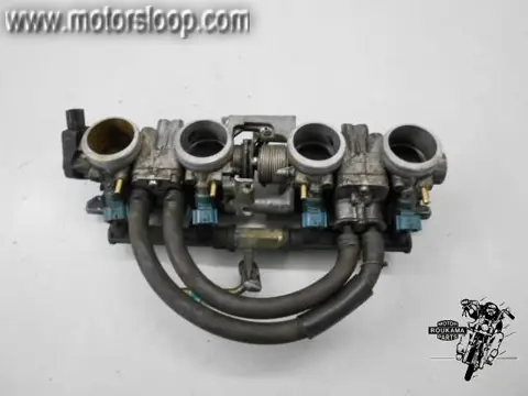 Honda CBF1000(SC58) Gasklephuis met injectoren en sensors