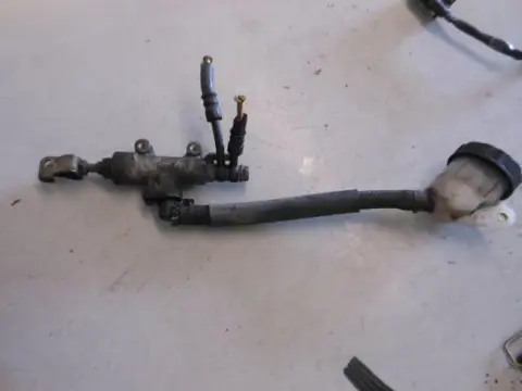 Honda CBR1000(SC24) Rempomp achter 43500-MZ2-006