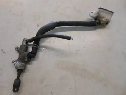 Honda CBR600F(PC19) Rempomp achter 43500-MN4-006