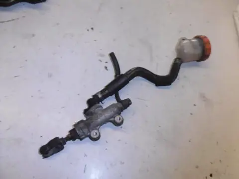 Honda CBR750(RC27) Rempomp achter