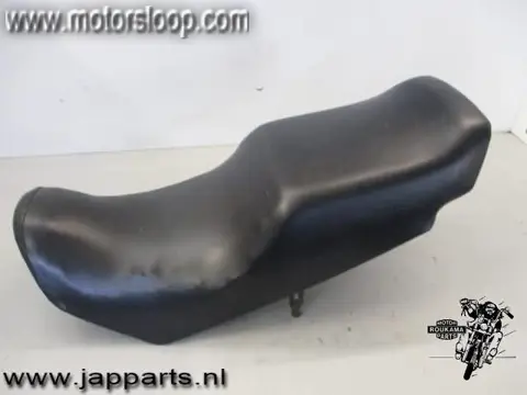 Honda CBX750F(RC17) Zadel