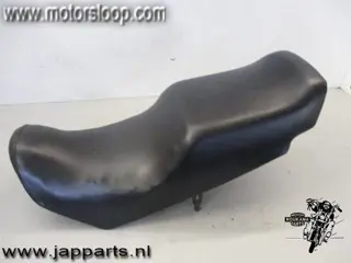 Honda CBX750F(RC17) Zadel