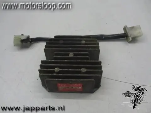 Honda CN250(MF02A) Spanningsregelaar