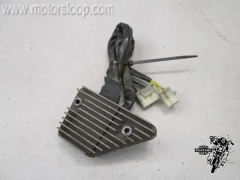 Honda VF500C(PC13) Spanningsregelaar