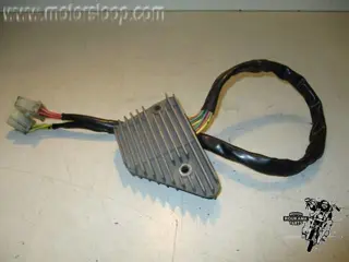 Honda VF500C(PC13) Spanningsregelaar