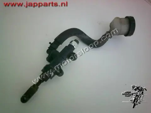 Honda VF500F(PC12) Rempomp achter