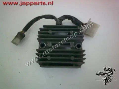Honda VF500F(PC12) Spanningsregelaar