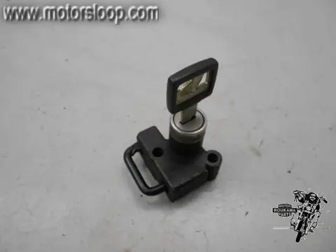 Honda VF750F(RC15) Helmslot