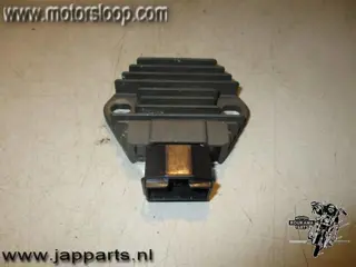 Honda XL125V(JC32) Spanningsregelaar