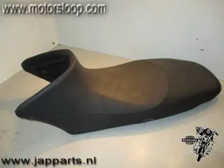 Honda XL125V(JC32) Zadel