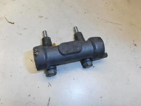 Kawasaki GPZ600R Remleiding verdeelstuk 43061-1004