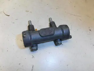 Kawasaki GPZ600R Remleiding verdeelstuk 43061-1004