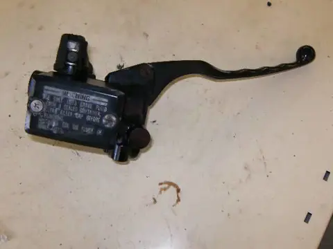 Kawasaki GPZ600R Rempomp voor 43015-1288