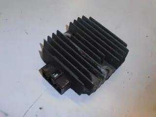 Kawasaki GPZ600R Spanningsregelaar 21066-1055