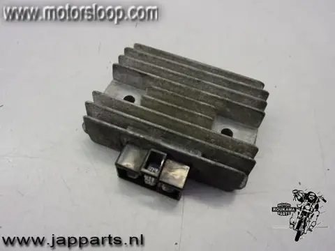 Kawasaki GPZ750(ZX750A) Spanningsregelaar